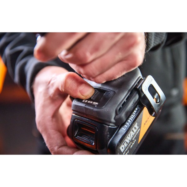 Фото - Шуруповерт DeWALT DCF86MM2T